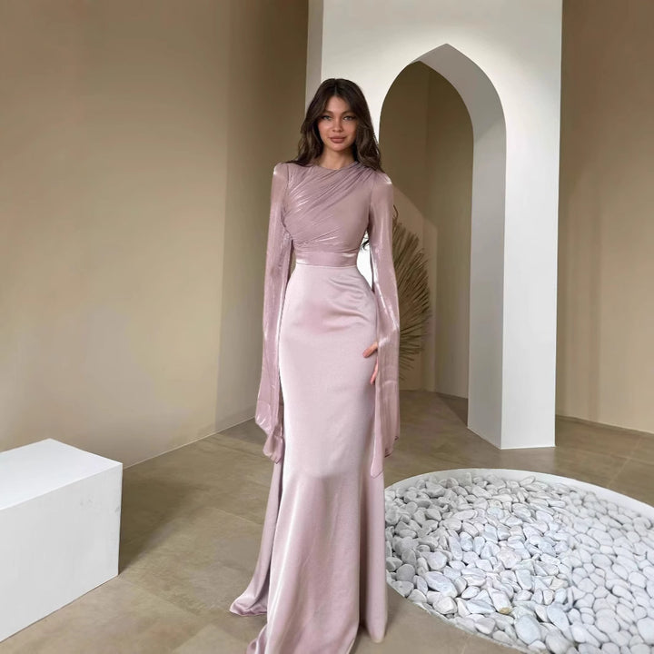 Dame aftenkjole med elegant drapering Stilla