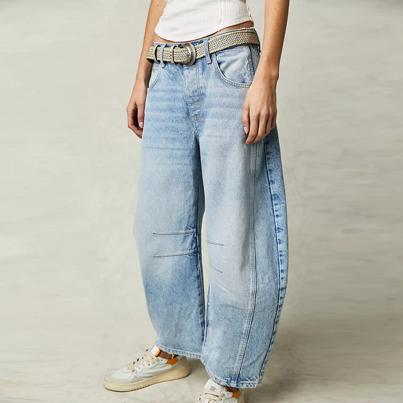 Dame Bredskåret Jeansbukser med modisk Brugt-Look og særlige Detaljer Stilla