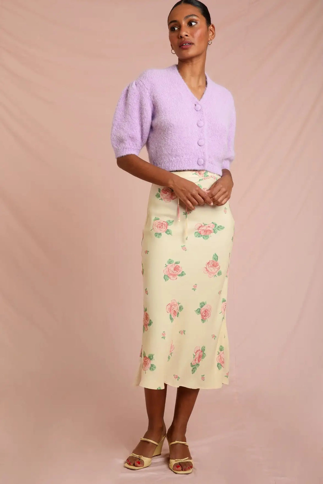 Dame midi-nederdel med flydende snit og blomsterdesign Stilla
