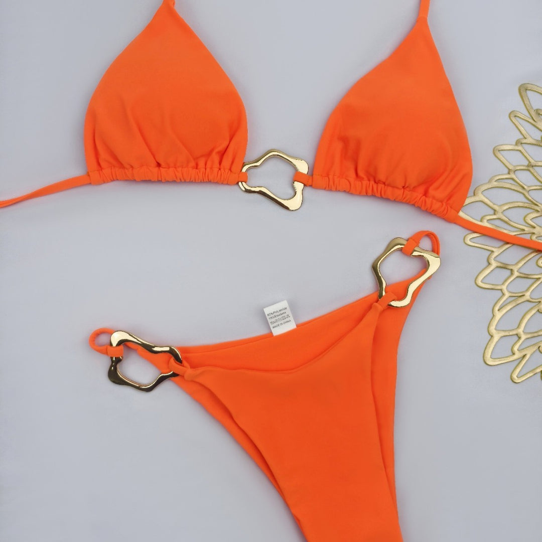 Dame bikini-sæt med elegant guld-detail og justerbare stropper Stilla