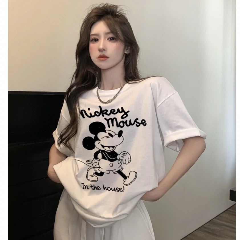 Dame T-shirt med kreativ Mickey Mouse grafisk tryk og afslappet pasform Stilla