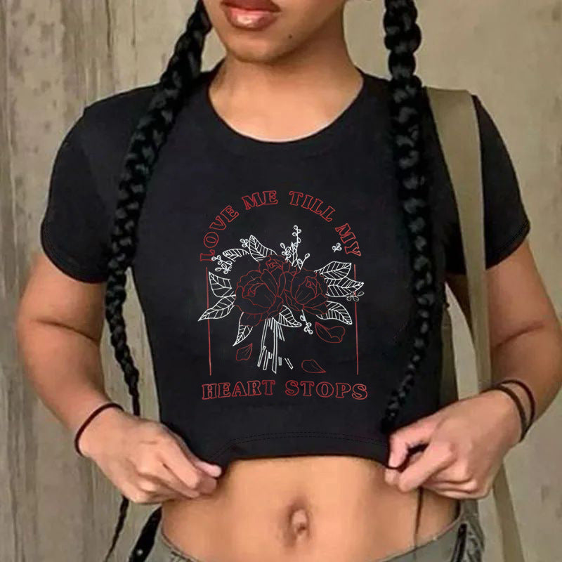 Dame Crop-T-Shirt med iøjnefaldende statement-print Skovae
