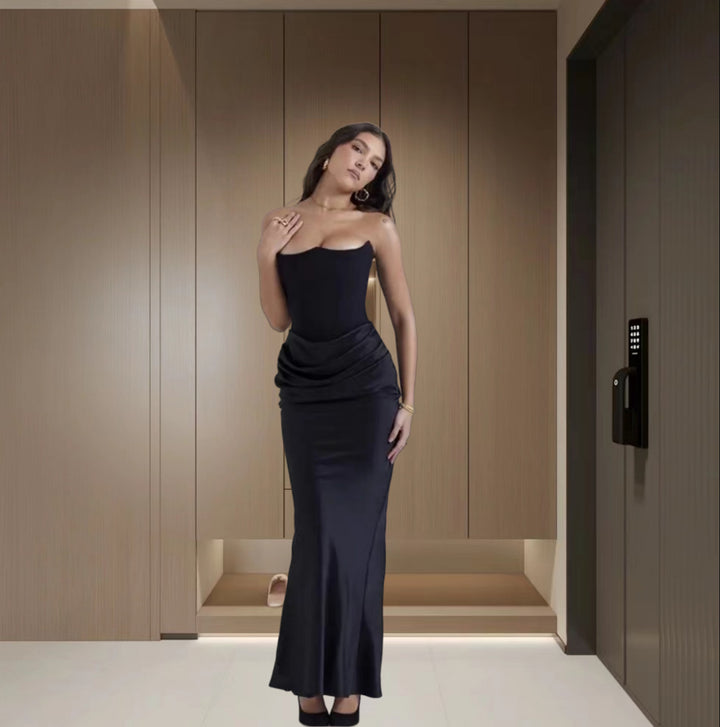 Dame lang aftenkjole med figursyet snit og elegant bustier-design Stilla