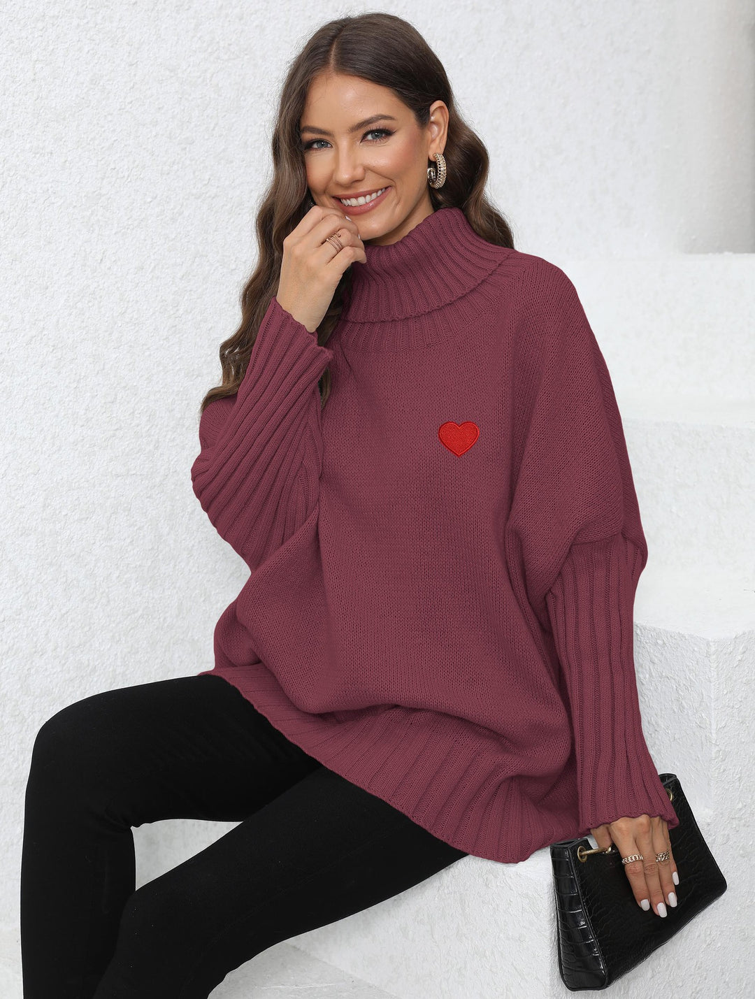 Dame Oversized Turtleneck Sweater med hjerteformet applikation og strikket mønster Stilla