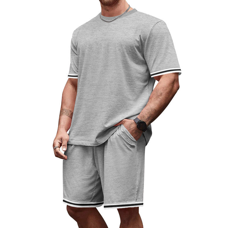 Herre nan sporty jersey sæt bestående af kortærmet t-shirt og bermuda shorts med kontraststriber, elastisk talje og skrålommer Skovae