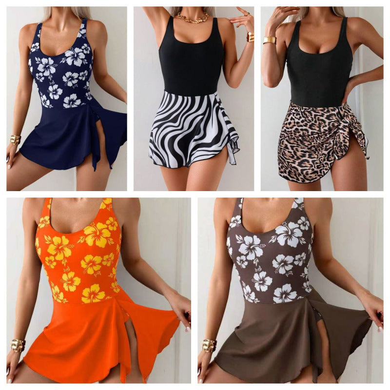 Dame one-piece badedragt med fashionabel overkirt og trendy stribedesign Skovae