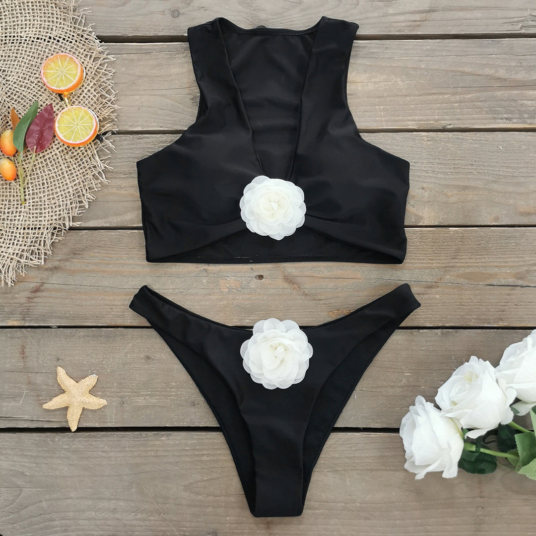 Dame bikini-sæt med elegant V-udskæring og stilfuld blomsterdesign Stilla