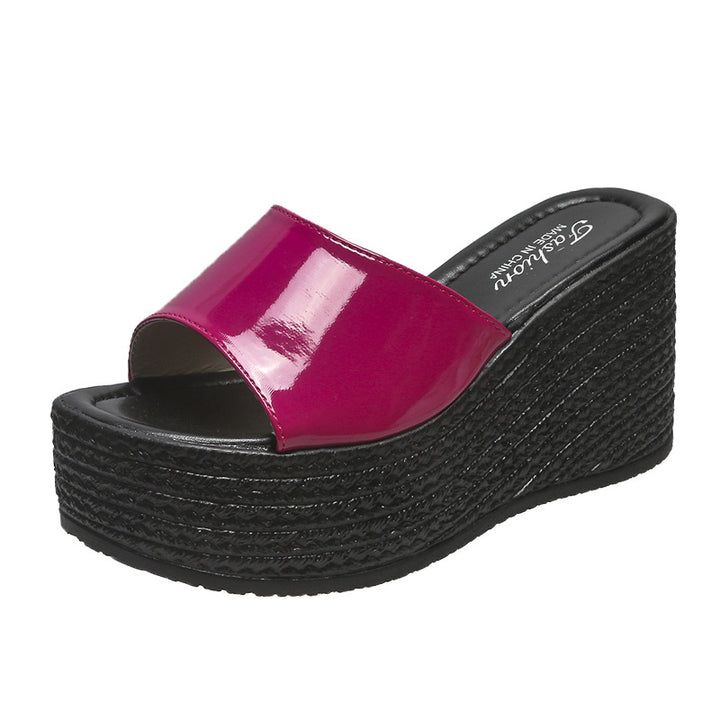 Dame platformsandal med flot glans Stilla