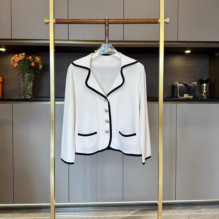 Dame elegant strikjakke med kontrastpipning og dekorative knapper Stilla