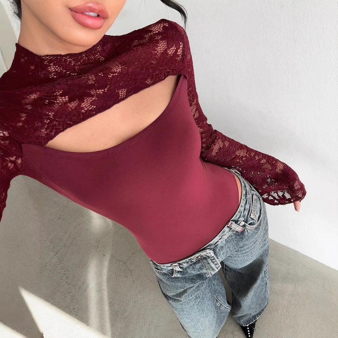 Dame bodystocking med transparente spidse ærmer og moderne cut-out Skovae