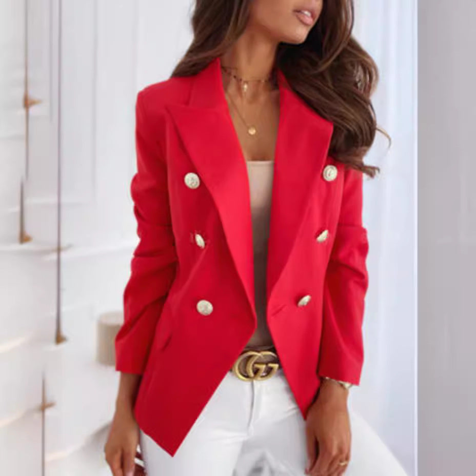 Dame fashionable, skræddersyet blazer med dobbelte knaplukninger og gyldne detaljer Stilla
