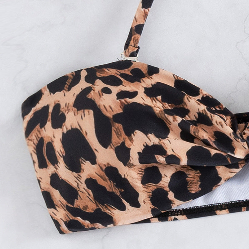 Dame bikini sæt med asymmetrisk top og dyreprint Skovae
