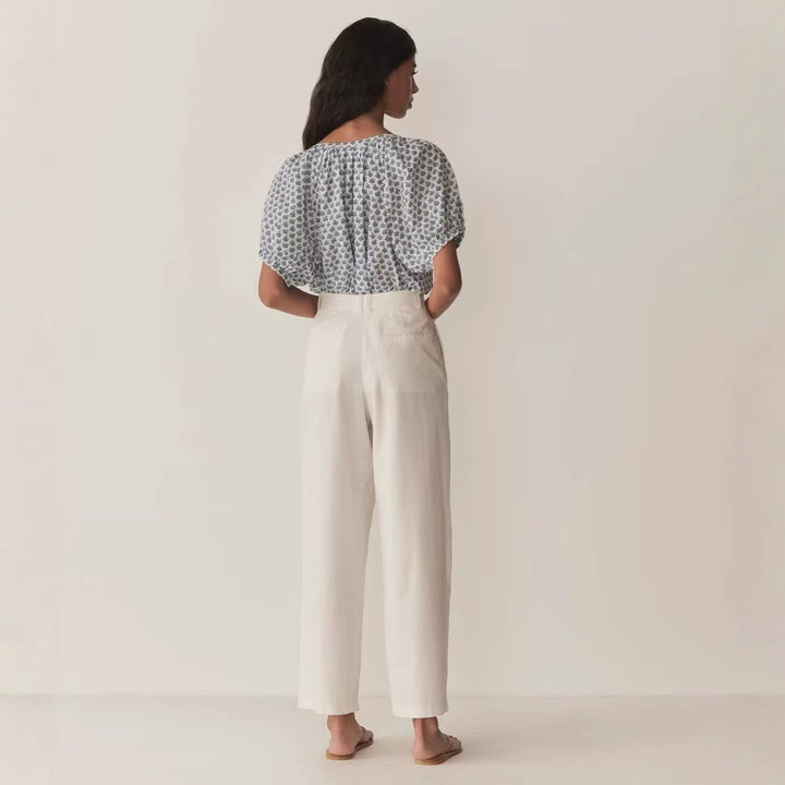 Damebluse med elegant V-halsudskæring og ballonformede ærmer Stilla