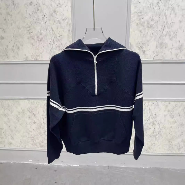 Dame Hoodie i sporty stil med høj krave og praktiske lynlåsdetailler Stilla