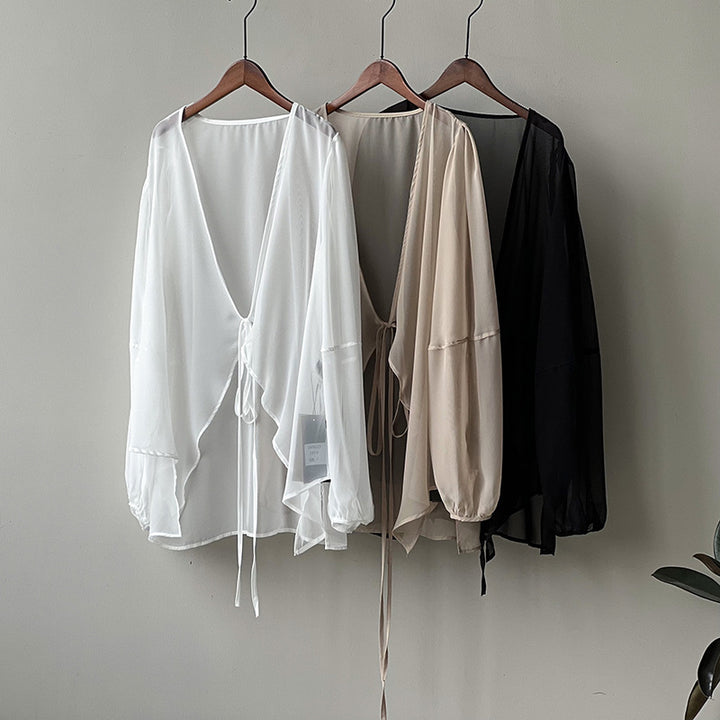 Dame elegant gennemsigtig bluse med dyb V-hals og bindebånd Stilla