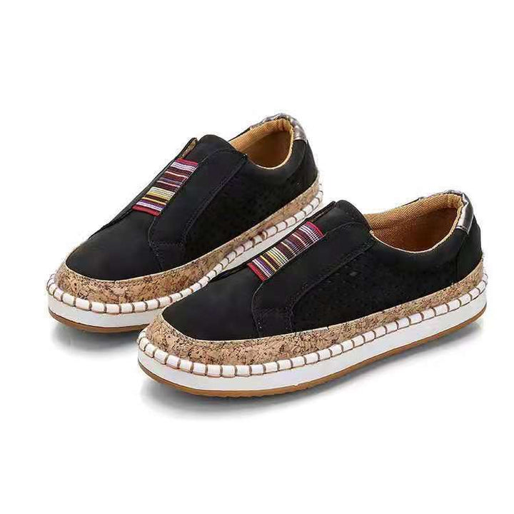 Dame sneakers med perforeret design og mode bast-detalje Stilla