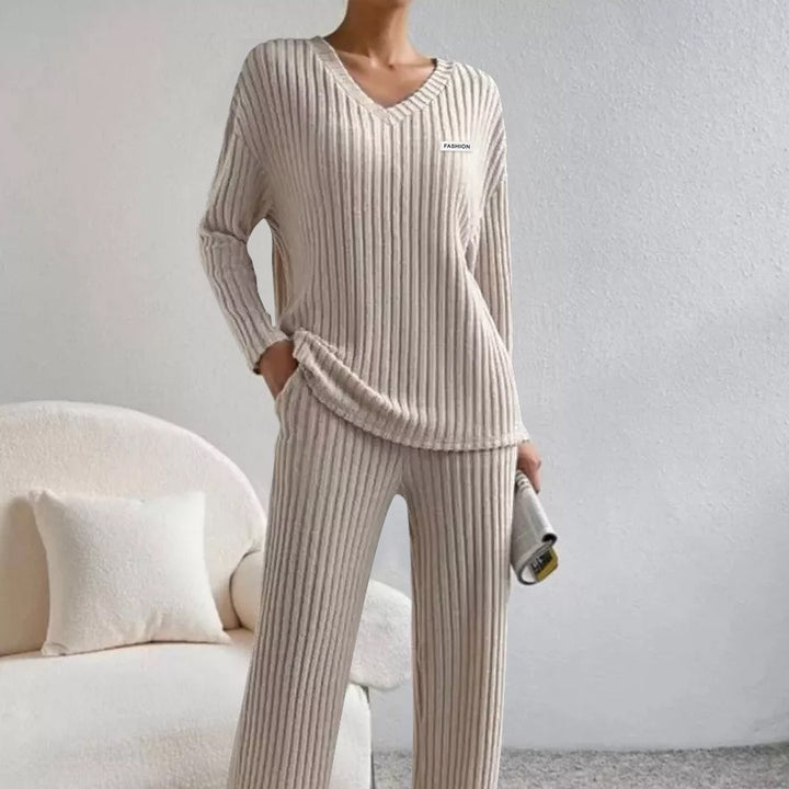 Dame Relax-sæt med struktureret stof og elegante detaljer Stilla