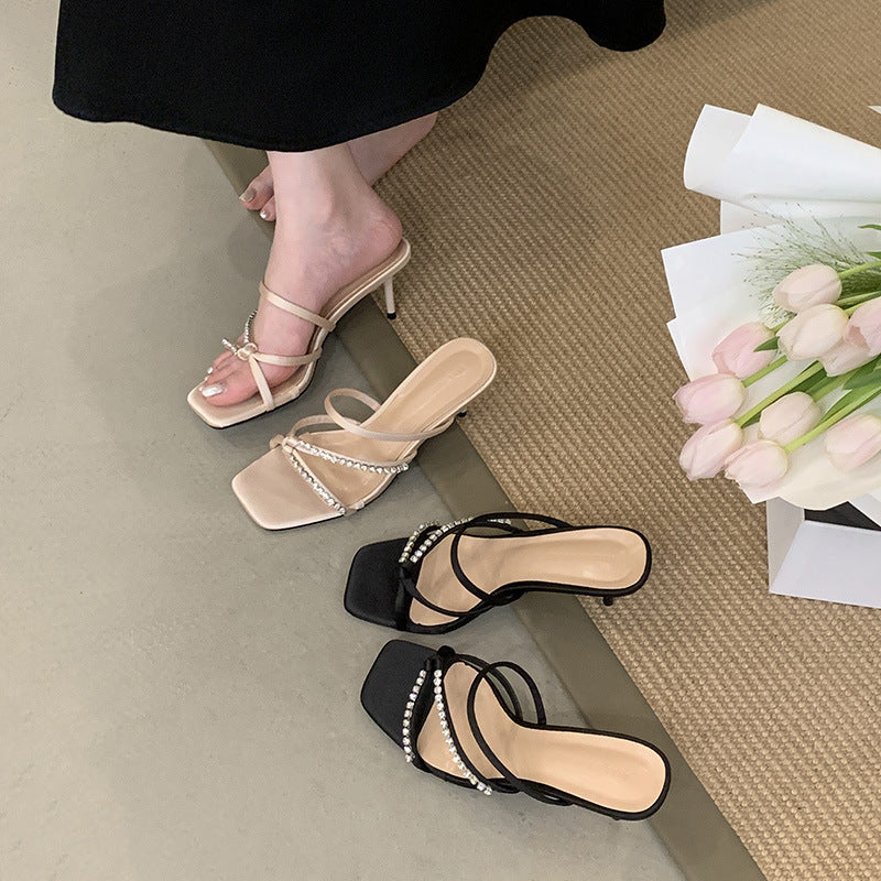 Dame High Heel Sandaler med glitrende strassdetaljer og elegant remdesign Stilla