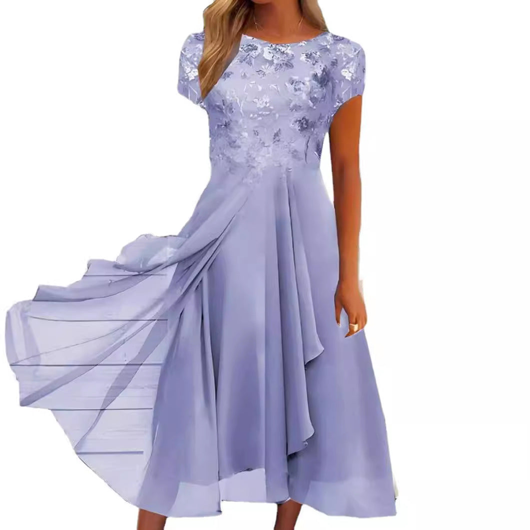 Dame med elegant chiffon midikjole med floral spidsapplikation og flydende klokkeslæt skørt Skovae
