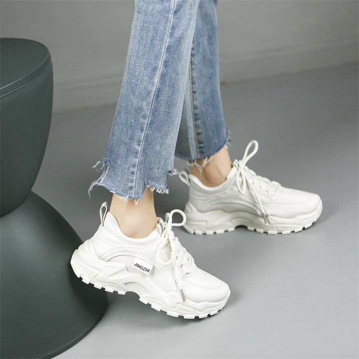 Dame Sneakers i sporty-elegant stil med robust overmateriale og skridsikker profilsåle Stilla