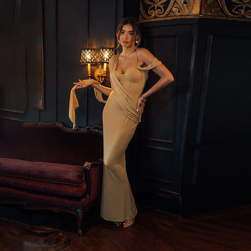 Dame elegant maxikjole med asymmetrisk overdel og flydende stof Stilla