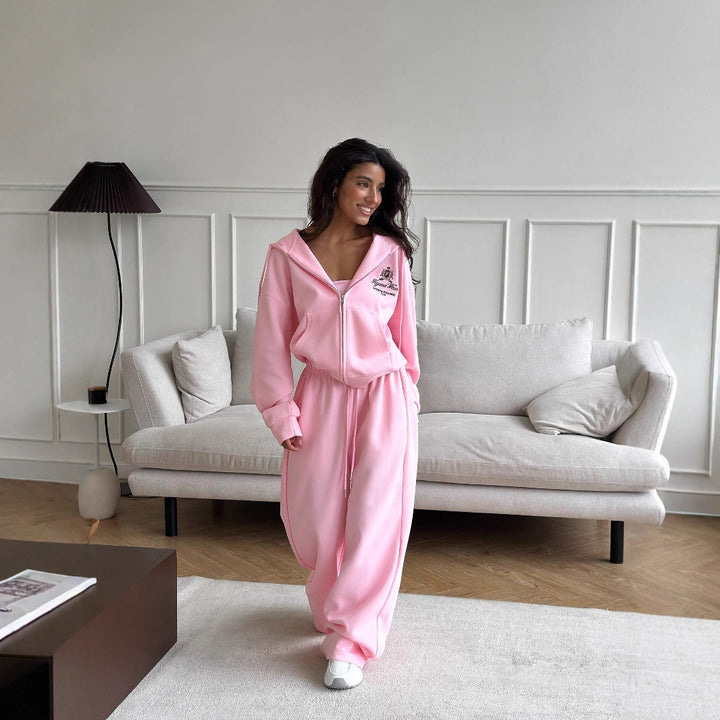 Kvinders hyggelige athleisure sæt med cropped hoodie og brede sweatpants Stilla