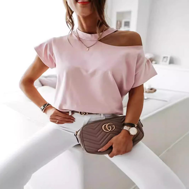 Dame Off-Shoulder T-shirt med moderne snit og komfortable ærmer Skovae
