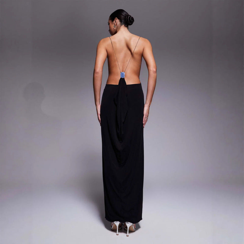 Damen Maxikleid mit tiefem V-Ausschnitt und seitlichen Cut-Outs Skovae