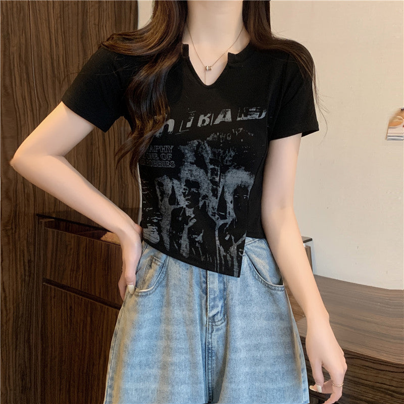 Dame Crop V-Udskæring Grafik T-Shirt med unik tryk Stilla