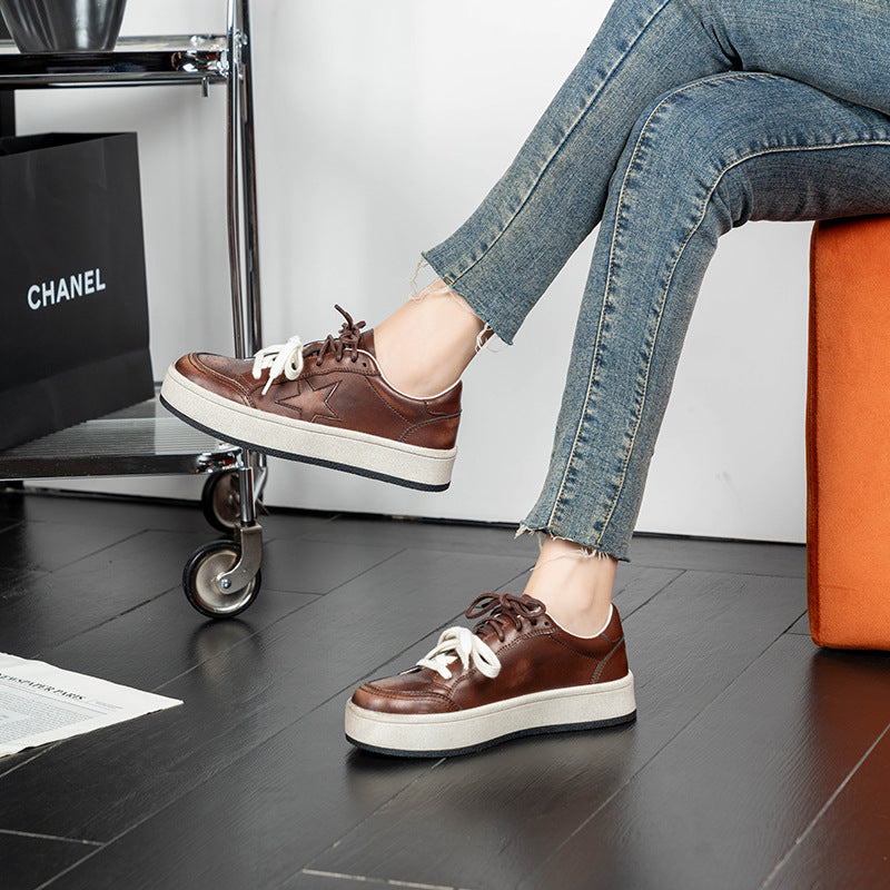 Dame sneakers i elegant retro-look med polstret indersål og unikt stjernedesign Stilla
