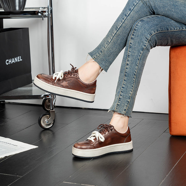Dame sneakers i elegant retro-look med polstret indersål og unikt stjernedesign Stilla