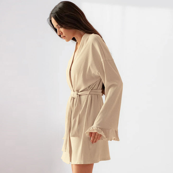 Dame trendy Kimono-badekåbe med brede, dekorative ærmer og sidelæns bindebælte Stilla