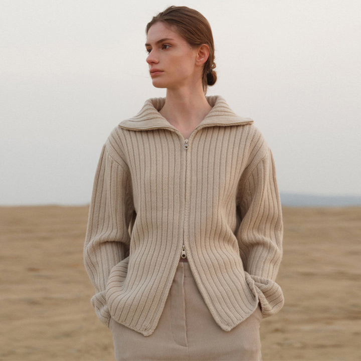 Dame struktureret højhalset sweater med gennemgående lynlås og afslappet pasform Stilla