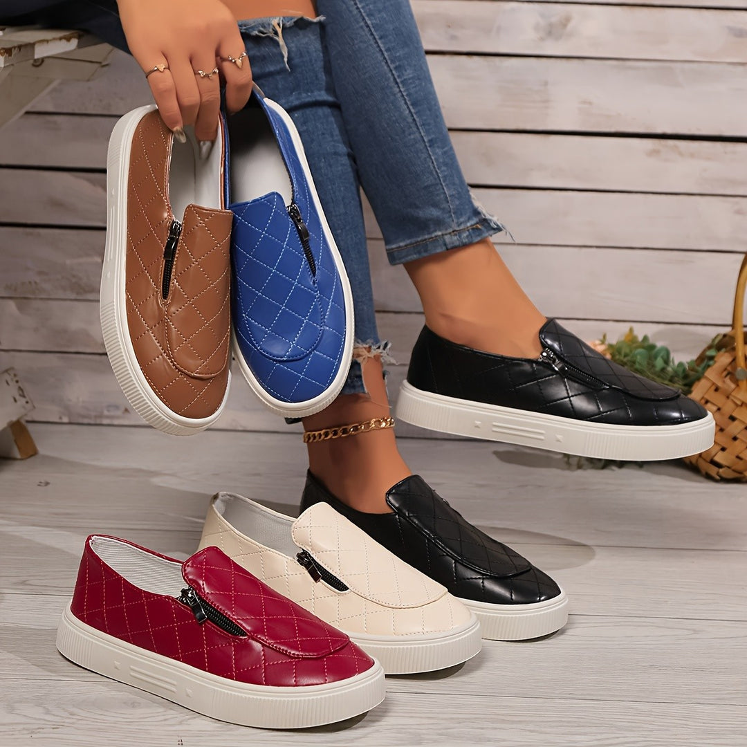 Dame Slip-On Sneakers med trendy quiltedesign og praktisk lynlåsåbning Stilla