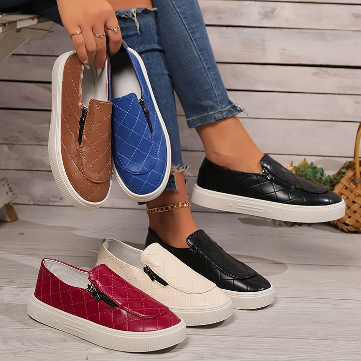 Dame Slip-On Sneakers med trendy quiltedesign og praktisk lynlåsåbning Stilla