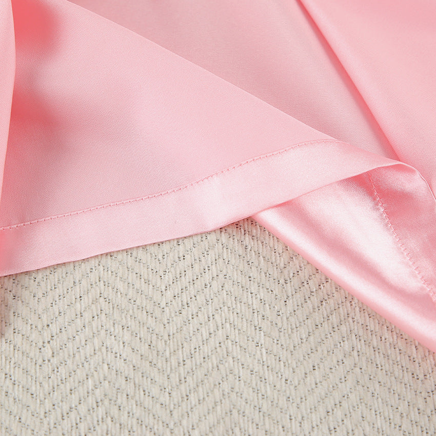 Dame luksuriøs satin-morgenkåbe med elegante flæsedetaljer og fortryllende hjerte mønster Stilla