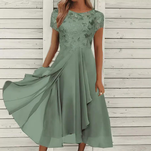 Dame med elegant chiffon midikjole med floral spidsapplikation og flydende klokkeslæt skørt Skovae