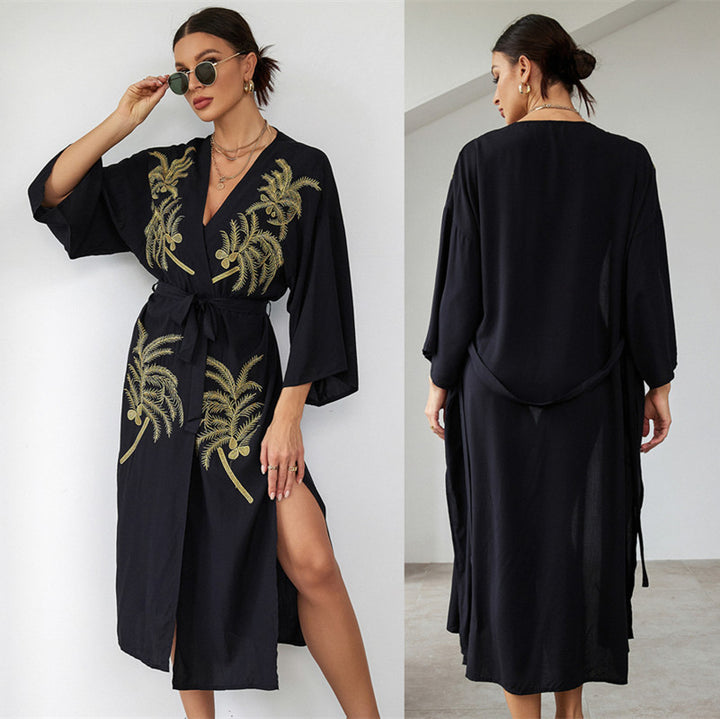 Dame lang kaftan med kunstneriske palme-broderier og bindebælte Stilla
