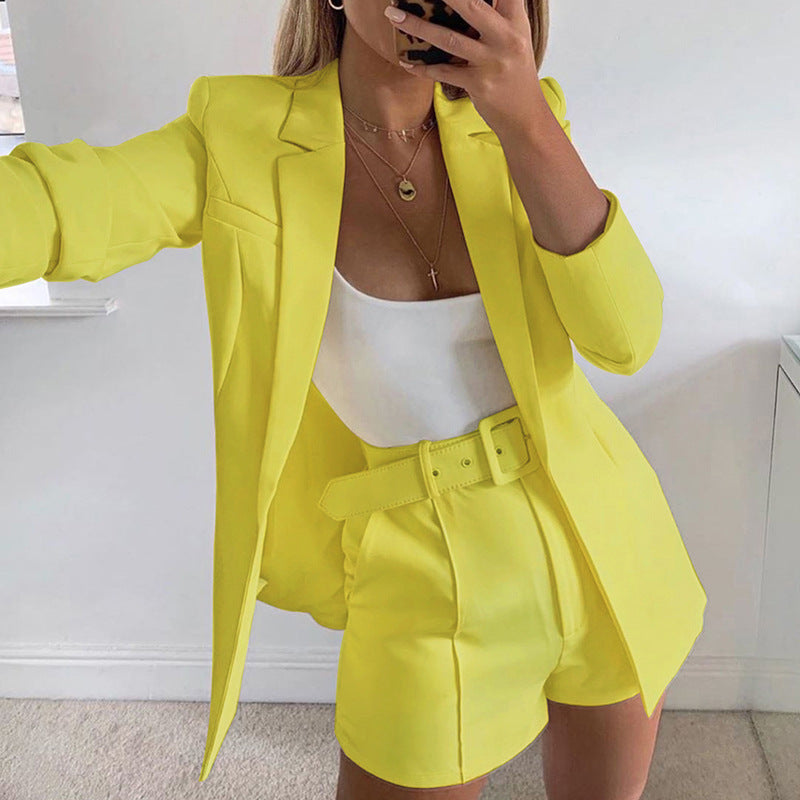 Dame Mode Blazer sæt med figursyet snit og højtaljede shorts Skovae