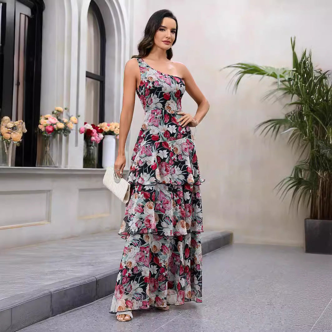Dame elegant, blomster aftenkjole med sidelæg og off-shoulder design Stilla