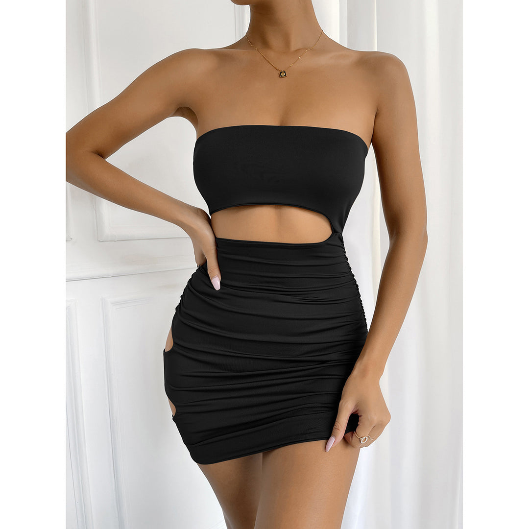 Dame figursyet minikjole med off-shoulder design og raffinerede cut-outs Stilla