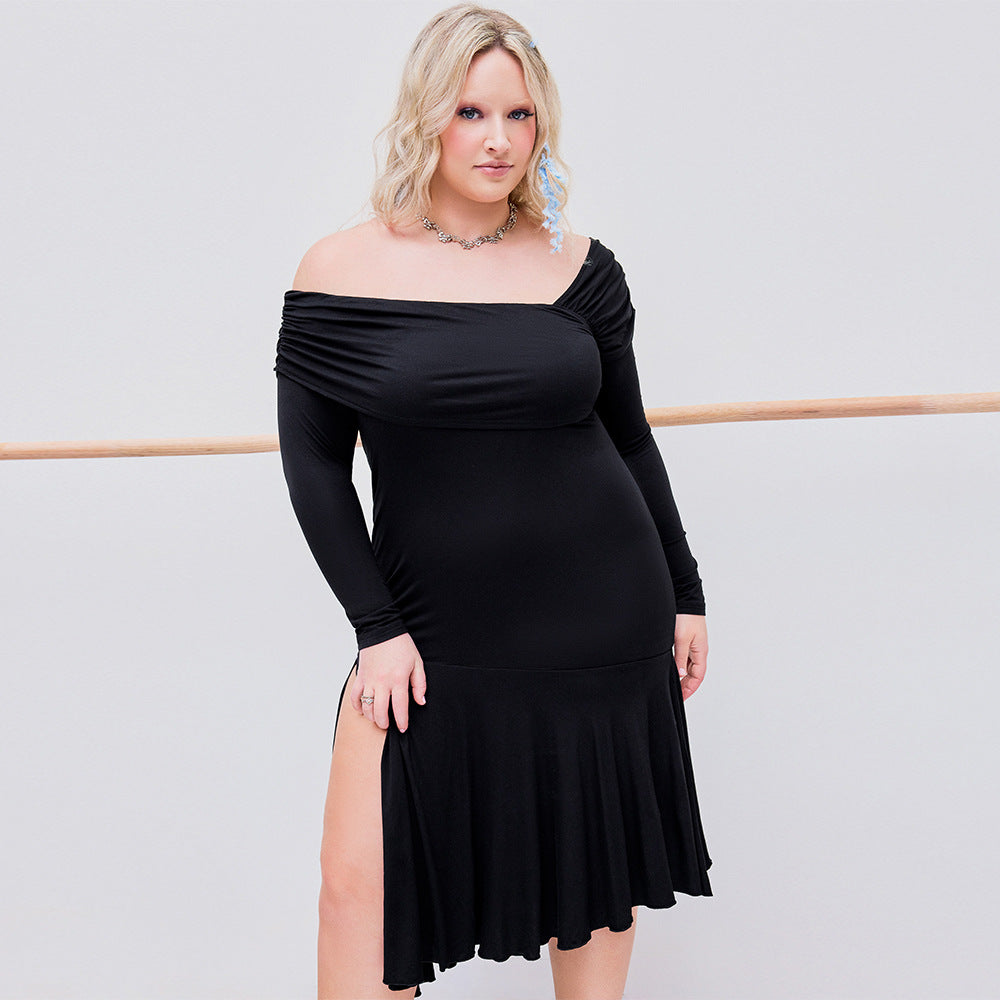 Dame off-shoulder kjole med asymmetrisk kant og flæse detalje Stilla