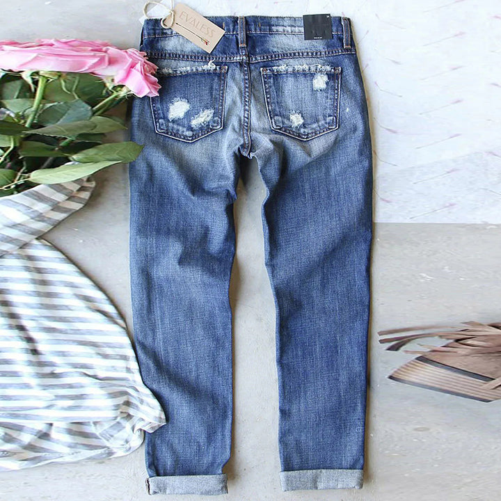 Damejeans i afslappet boyfriend-stil med kreative applikationer Stilla