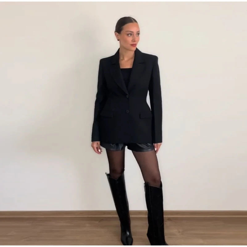 Dame elegant blazerjakke med struktureret design og praktiske lommer Stilla