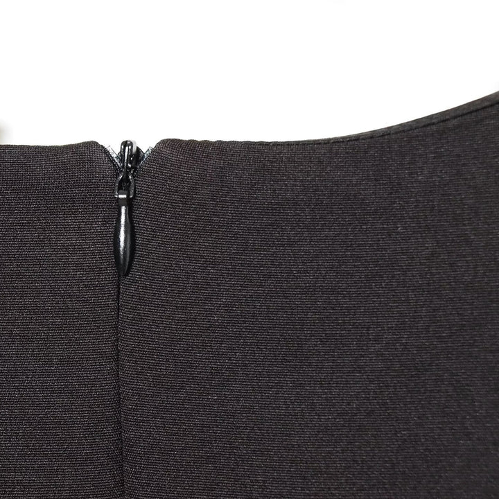 Dame elegant kjole med skulderpolstring og tidløst design Skovae