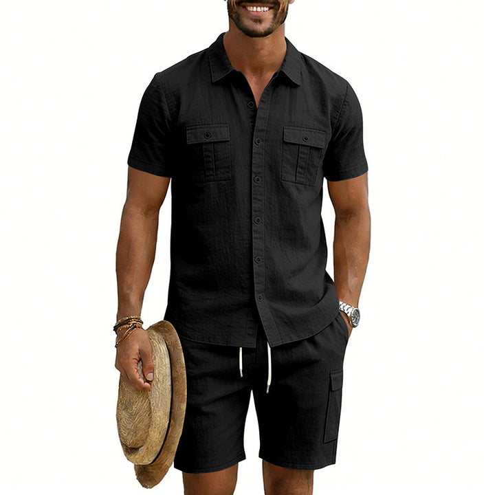 Herrer nan sommerligt fritids-sæt i bomulds-linnedmix med kortærmet skjorte og cargo-shorts Skovae