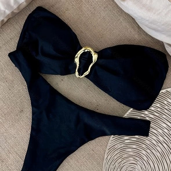 Dame bikini sæt med elegant knude og gyldne accentdetaljer Skovae