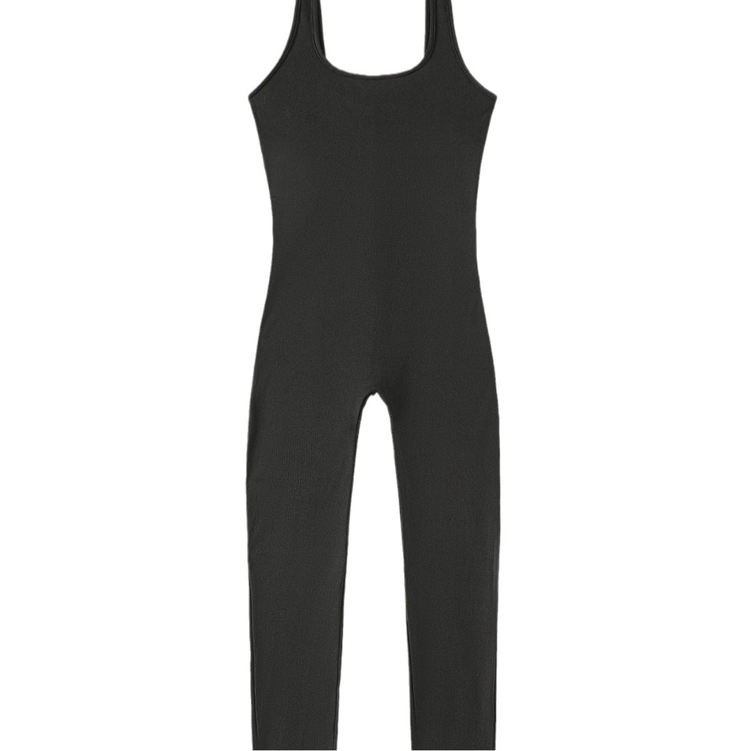 Dame ribstrik jumpsuit med brede stropper og tætsiddende pasform Skovae