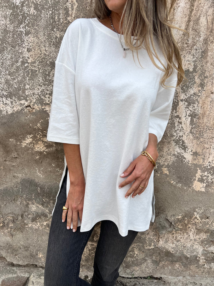 Dame afslappet oversized T-shirt med sidelommer og rund halsudskæring Stilla