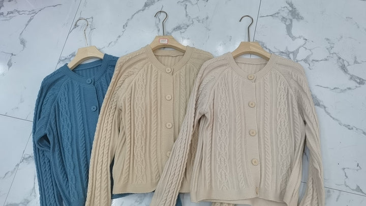 Damer chunky strikket cardigan med kabelmønster og brede ærmer Stilla